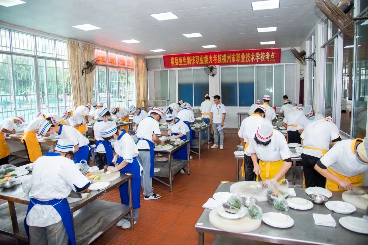 广西烹饪餐饮行业协会在横州市开展横县鱼生制作专项职业能力考核鉴定